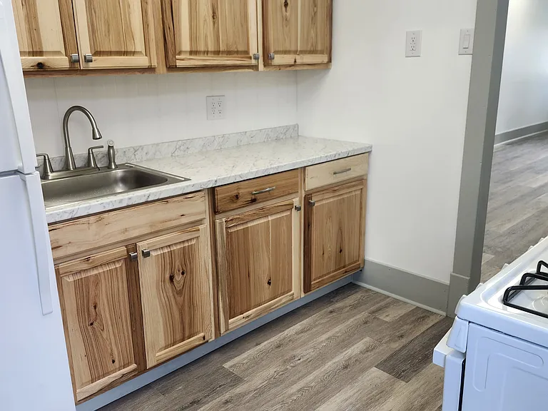102 Franklin St #4 — Photo 2