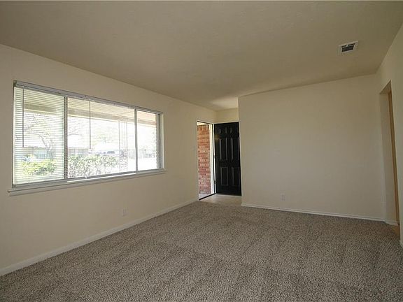 5th image of 3816 Lakewood Dr