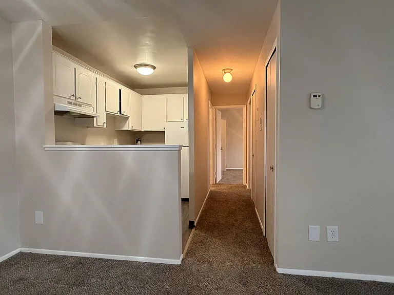 Huntington Green Apartments — Photo 18