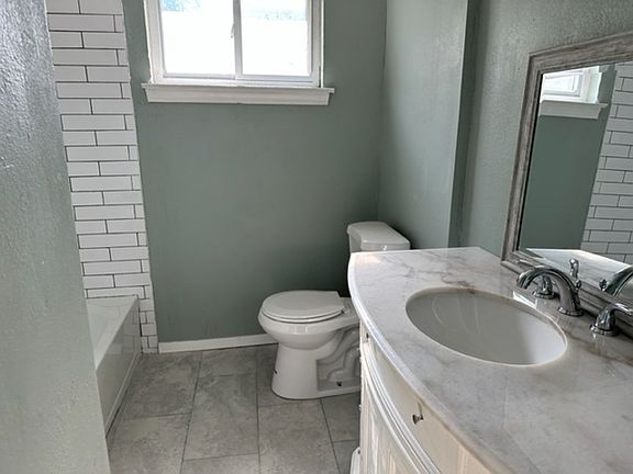 4th image of 2601 14th St #B