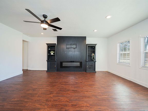 4th image of 225 Joy Dr