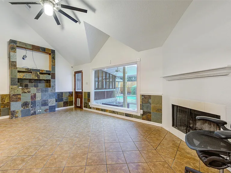 21450 Park Post Ln — Photo 15