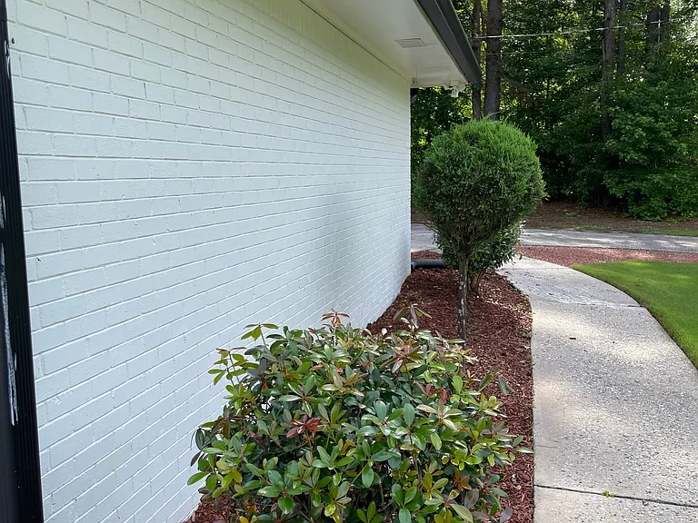 558 Kenwood Rd — Photo 3