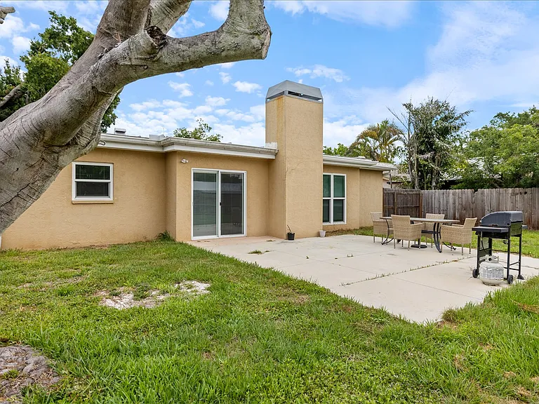 818 Plum Tree Ln — Photo 37