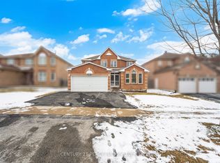 1581 Oakburn St, Pickering, ON L1V 6M9