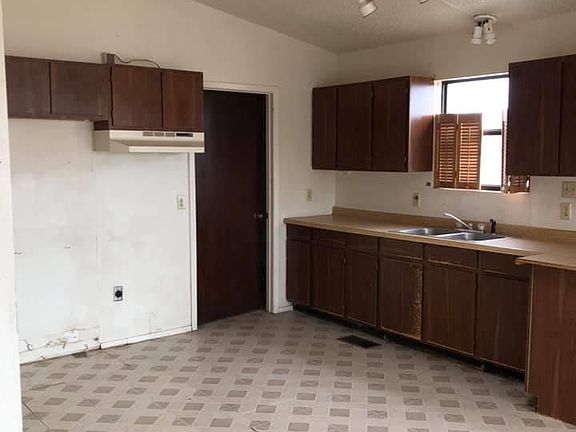 5th image of 411 W Jaffa St