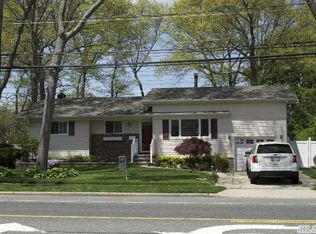269 Prairie Dr, North Babylon, NY 11703