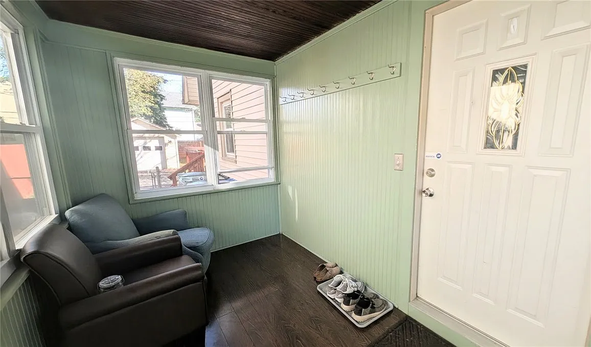 3 bed, 2.0 bath, 1188 sqft, $2,000 — Photo 4