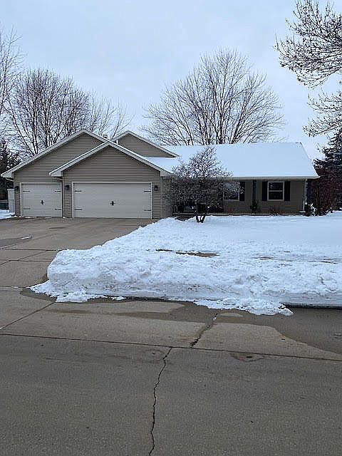 1st image of 955 Pheasant Creek Dr