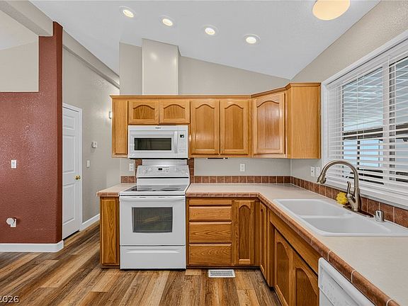 5th image of 840 Montecito Dr