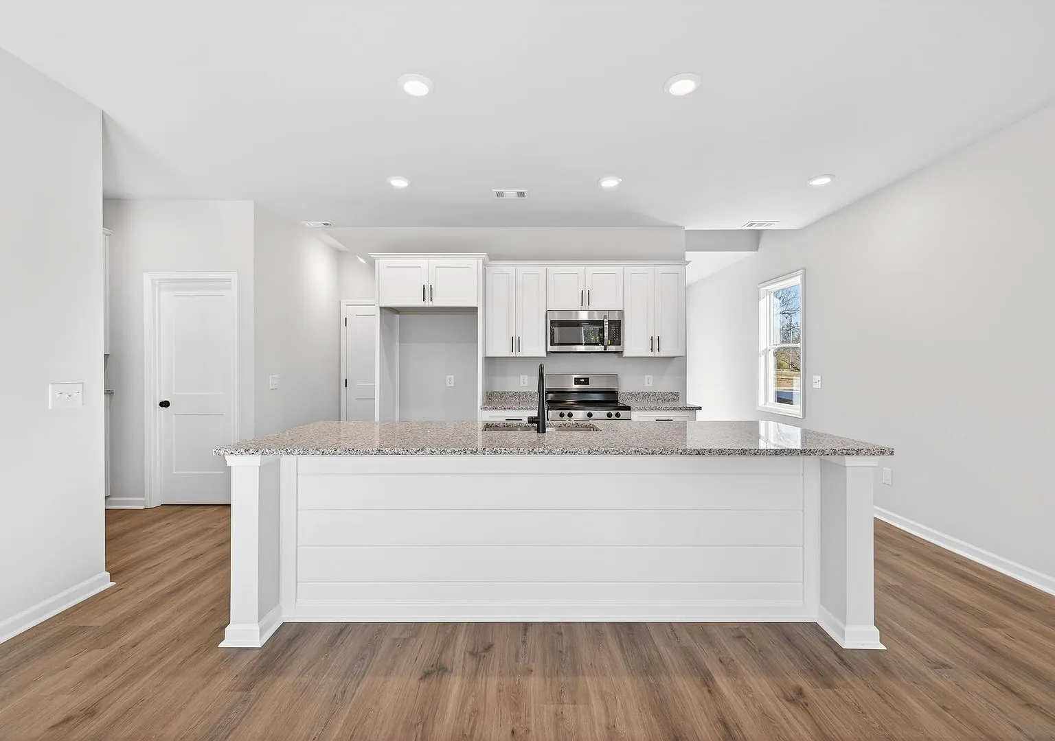1 Month Free! New Construction 3br! Available Now! — Photo 4