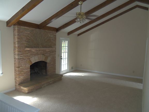 4th image of 201 Fernwood Ct