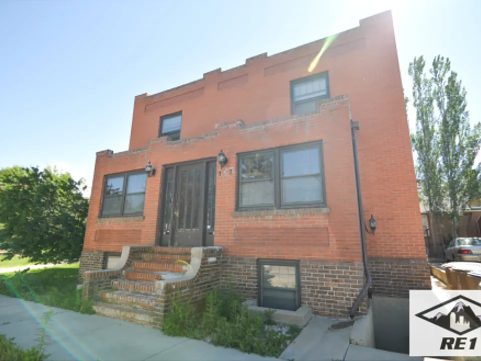 157 N 8th St #1-4