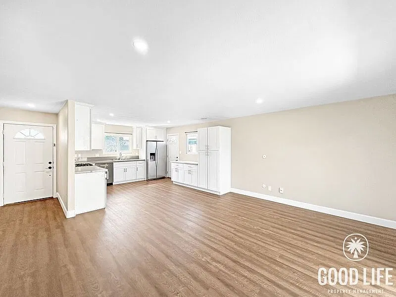 3 bed, 2.0 bath, 1062 sqft, $3,650 — Photo 4