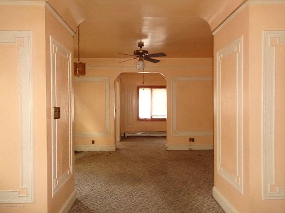 3rd image of 402 Cromwell Ave
