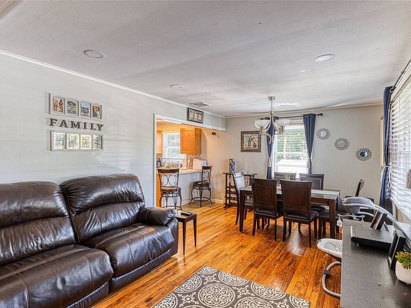 5th image of 39 Trescott St