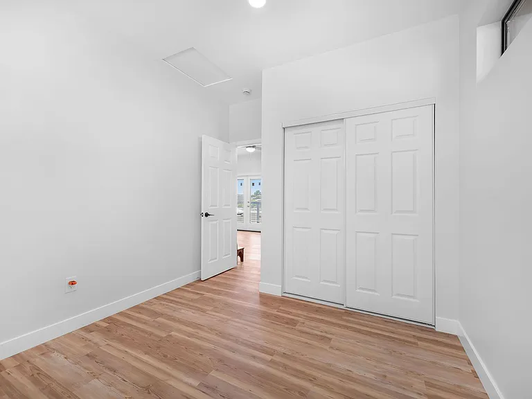 4522 68th St — Photo 11