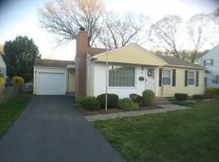 9 Vermont Ave, Rumford, RI 02916