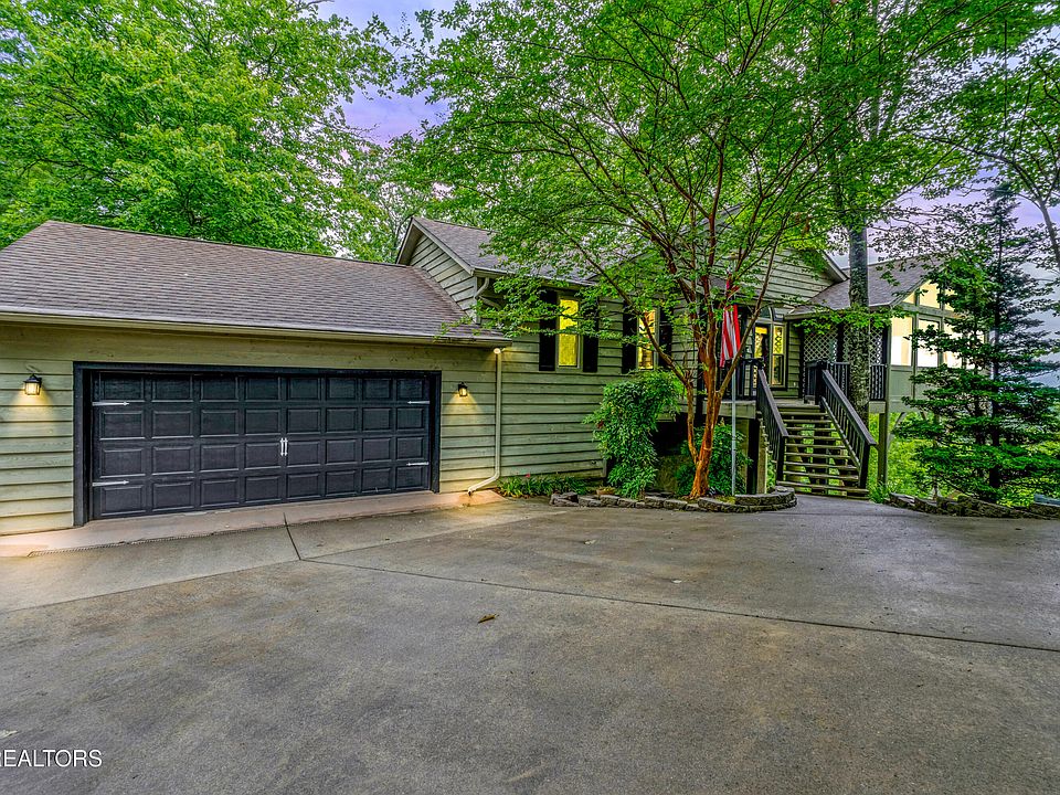 1st image of 620 Hawk View Dr