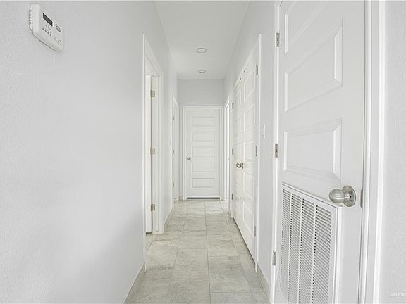 5th image of 907 Hidden Hills St #4