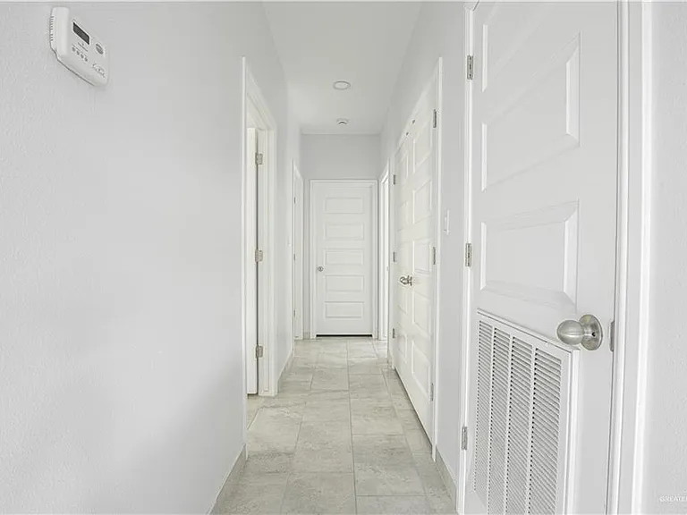907 Hidden Hills St #1 — Photo 5