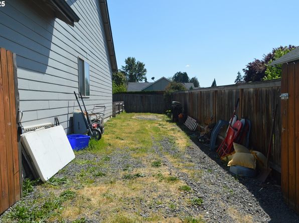 770 Meadowlawn Pl, Molalla, OR 97038