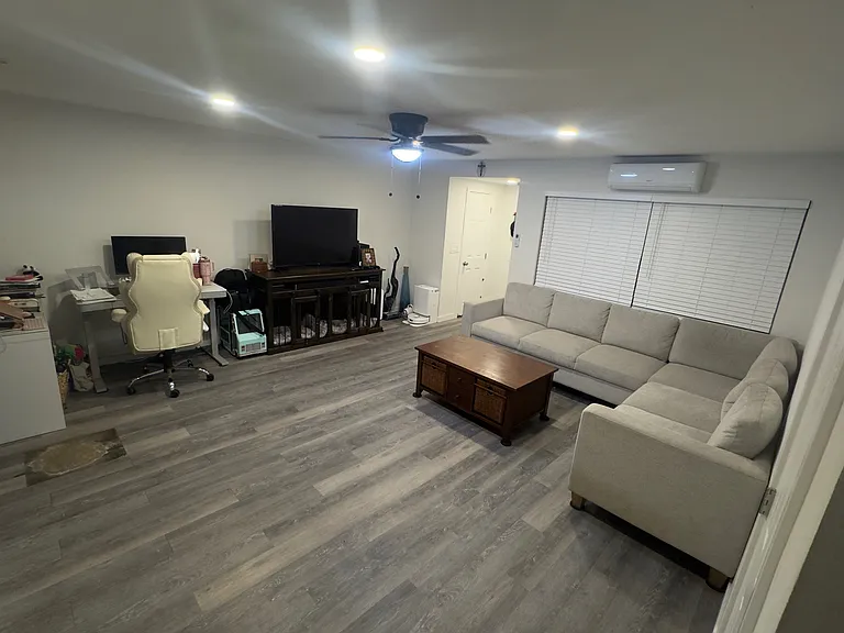 2241 Franzen Ave #B — Photo 2