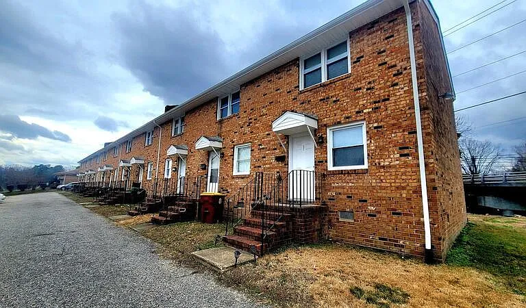 1518 W Clara Dr — Photo 1