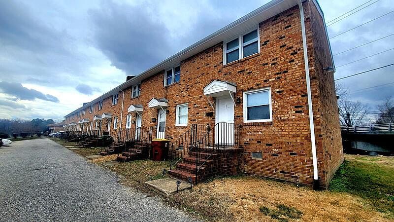 1st image of 1518 W Clara Dr