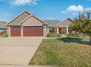 145 Meridian Oaks Dr, Glen Carbon, IL 62034