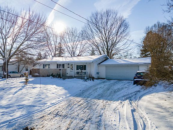 3rd image of 162 Eastwood Dr