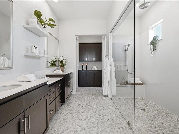 3rd image of 772 Lodge Ln