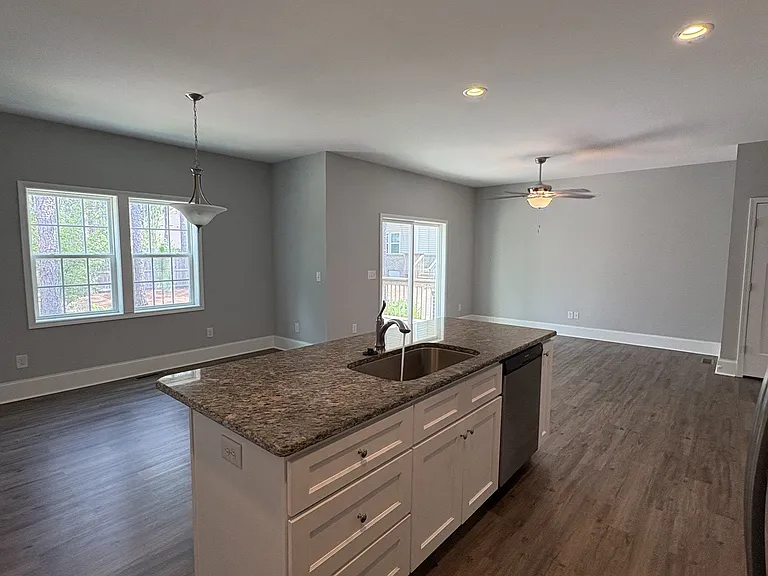 501 Gabriel Ln — Photo 5