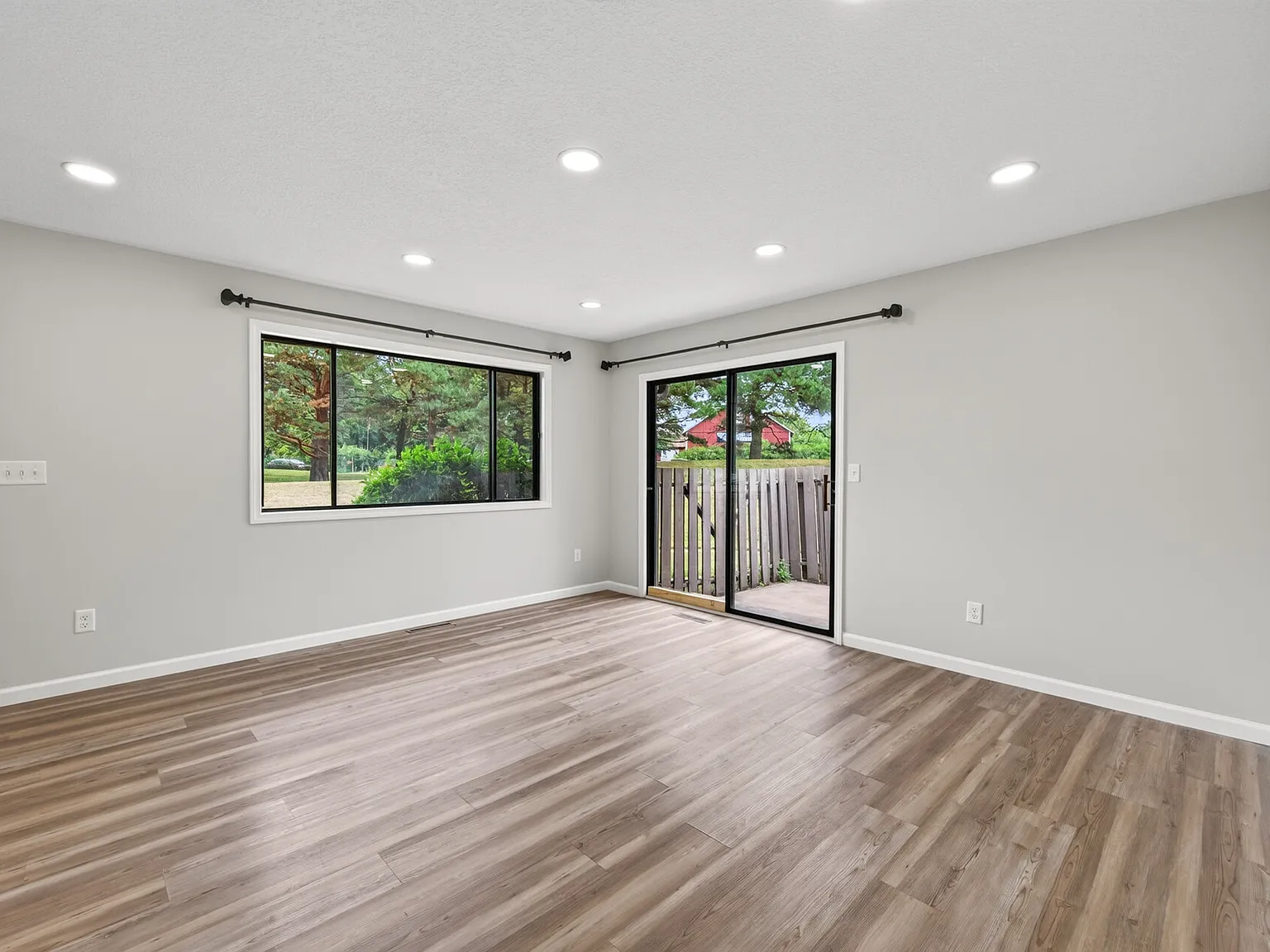 2 bed, 1360 sqft, $1,900 — Photo 3