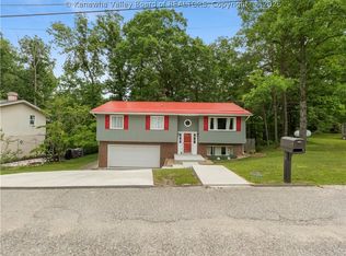 10 Barberry Ln, Clendenin, WV 25045