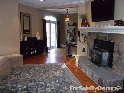 4th image of 360 Airmount Ave