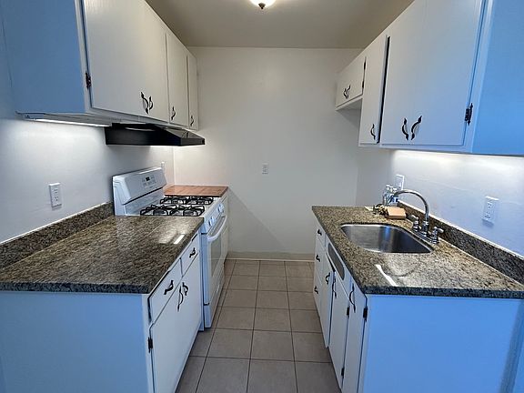5th image of 2043 Buena Vista Ave APT C