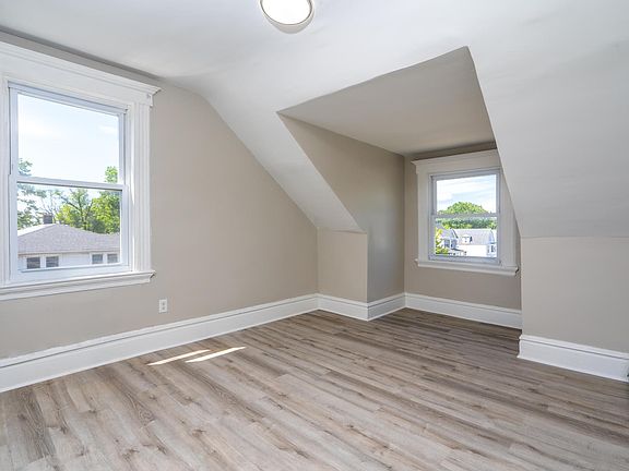 2nd image of 322 S Clinton St Floor 3