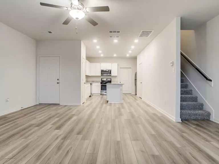 203 Marsh Ln — Photo 8
