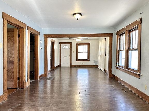 3rd image of 1118 E 13th St