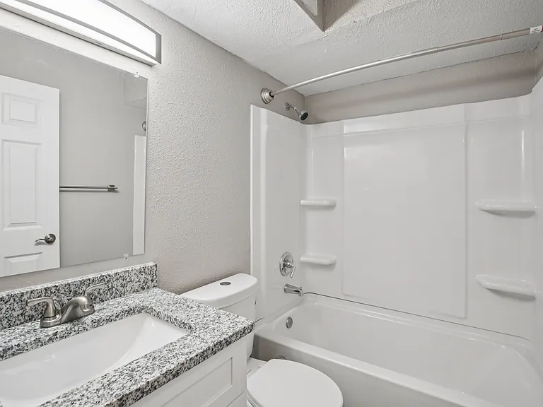 Meridian Luxury Condominiums — Photo 38