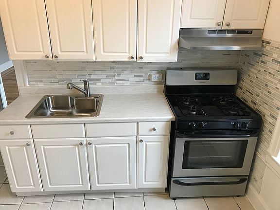3rd image of 2103 38th St APT 2