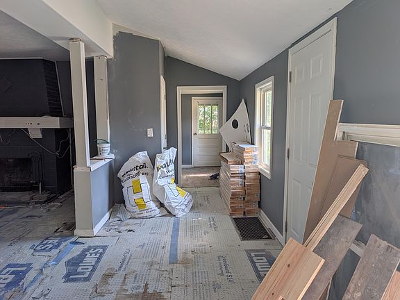 2nd image of 128 Grand Ave