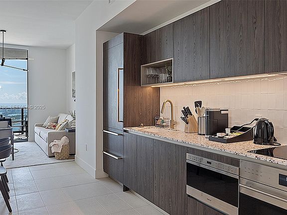 4th image of 159 NE 6th St #5015