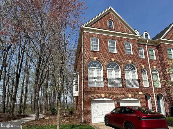 47772 Scotsborough Sq, Sterling, VA 20165