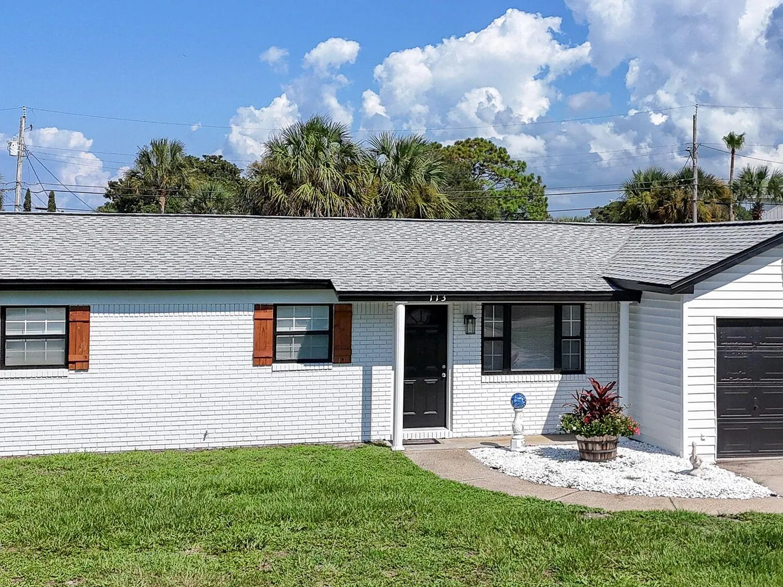 3 bed, 2.0 bath, 1225 sqft, $1,800 — Photo 2