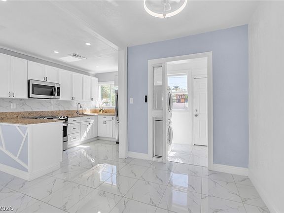 4th image of 1604 Lewis Ave