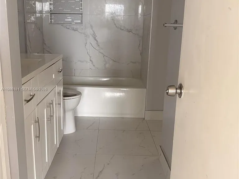 4164 Inverrary Dr #913 — Photo 8