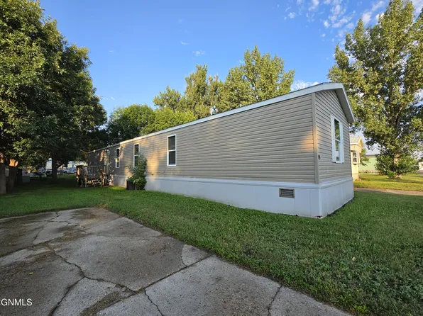 915 6th Ave NW, Williston, ND 58802