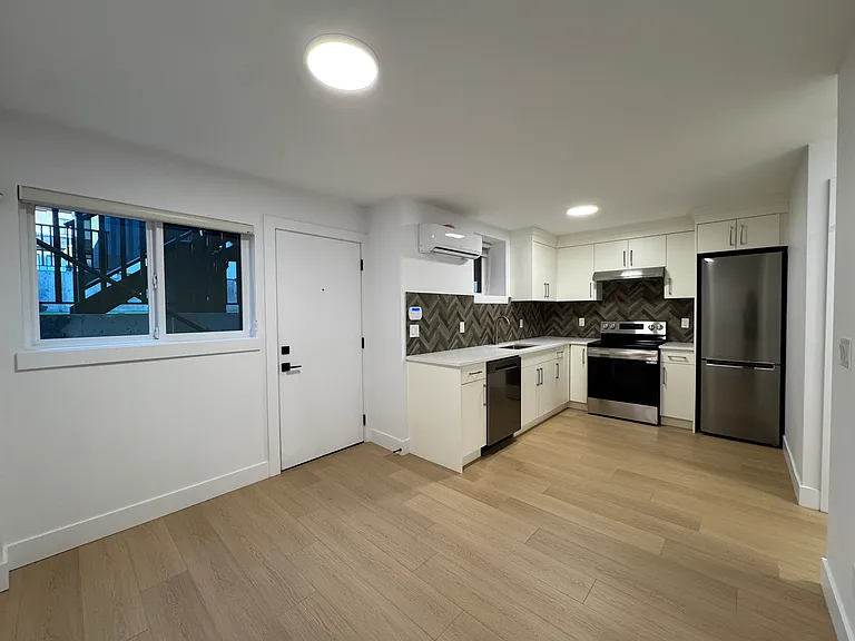 4557 Parker St — Photo 4